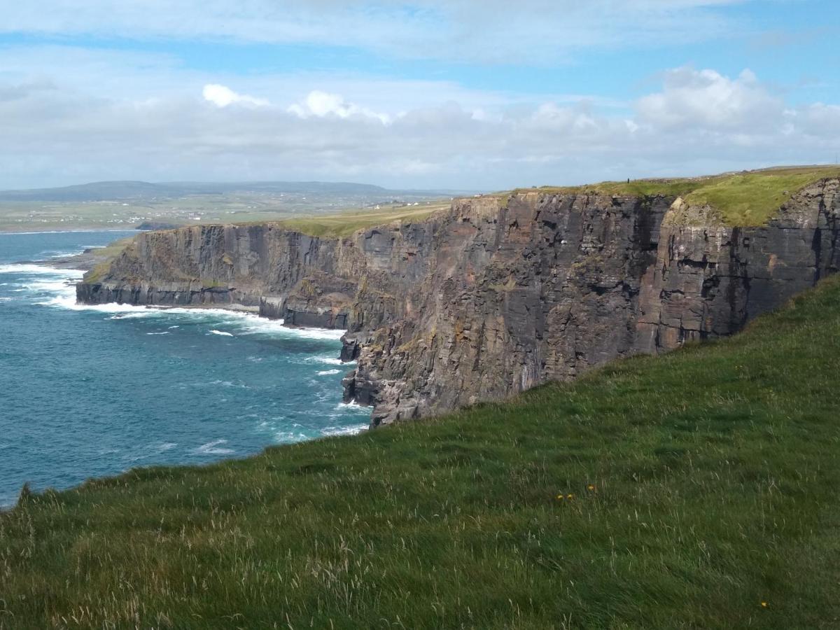 Half Door Cottage Doolin Exterior photo